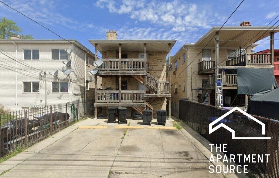 Building Photo - 6323 W Fullerton Ave