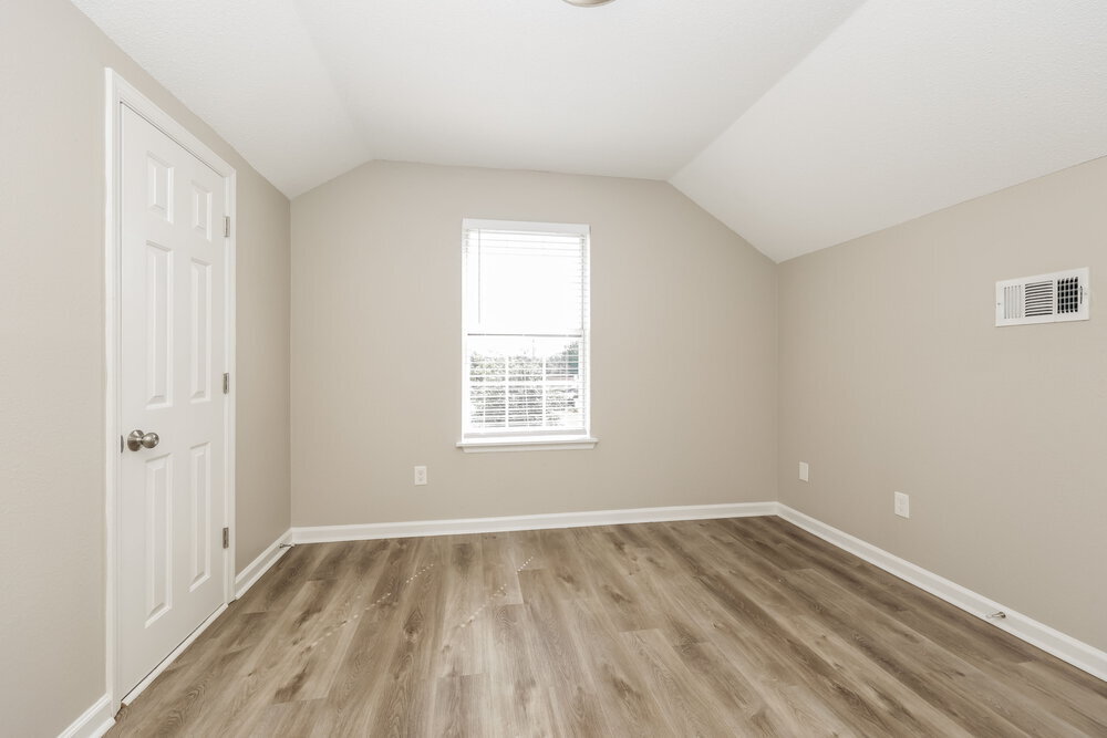 Building Photo - 205 Babe Ruth Cove