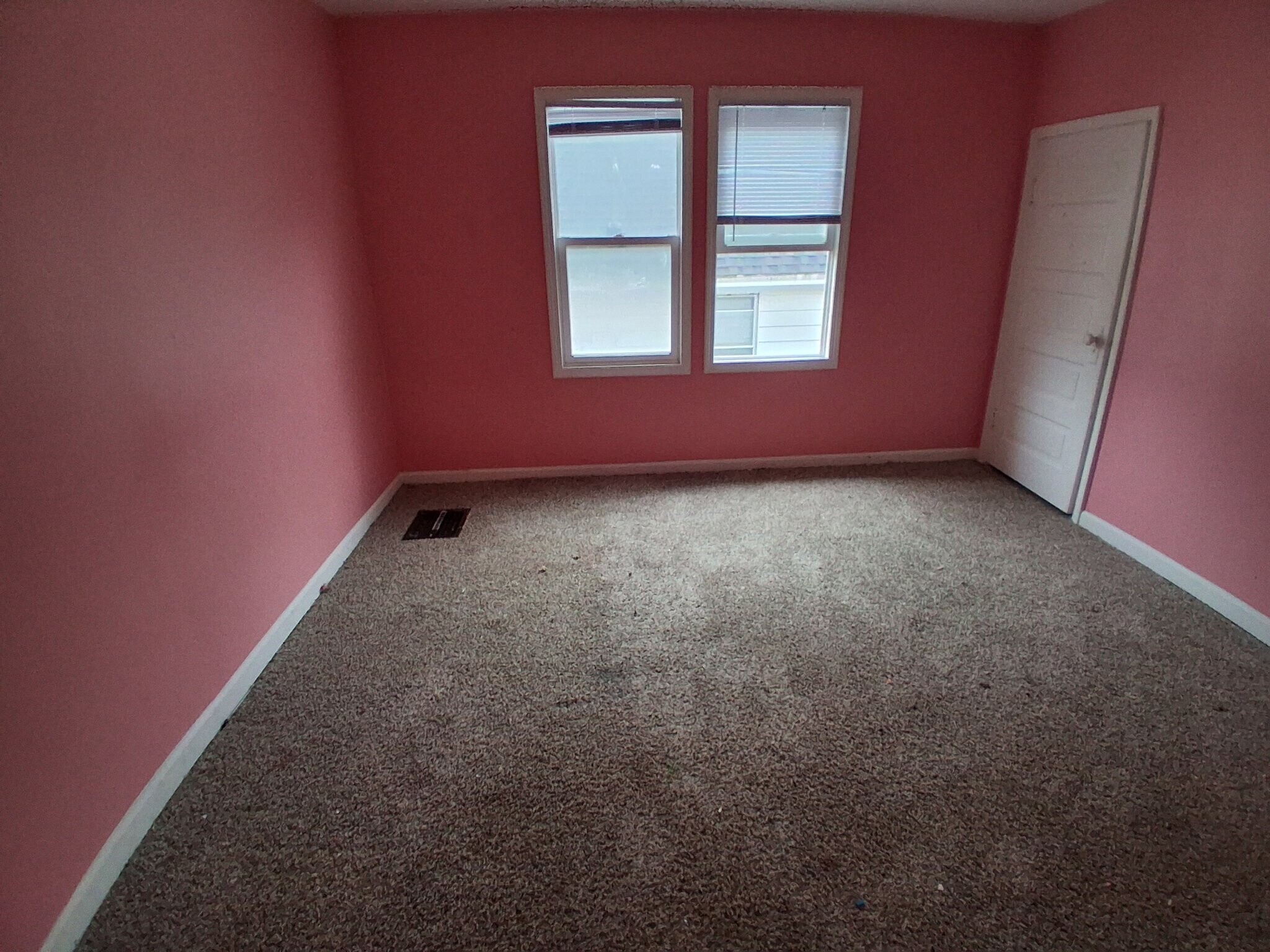 Building Photo - 1729 N Woodford St