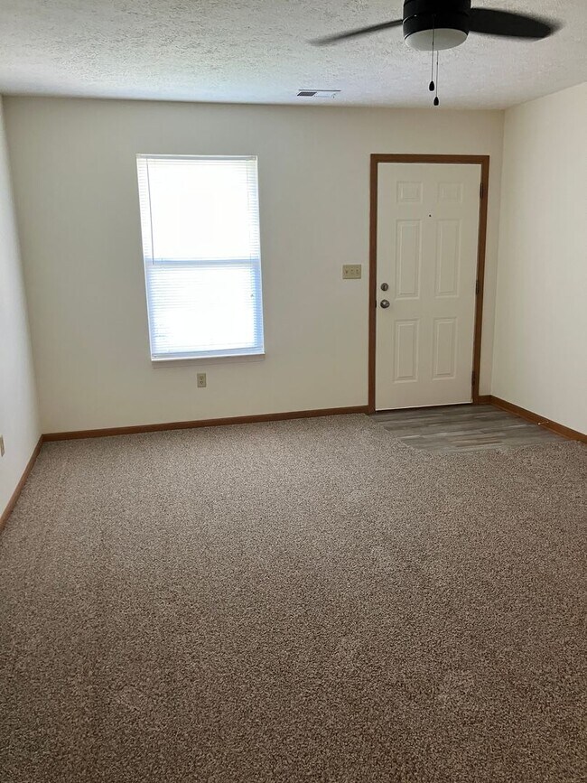 Building Photo - Charming 2-Bedroom Ranch in Peaceful Piqua...
