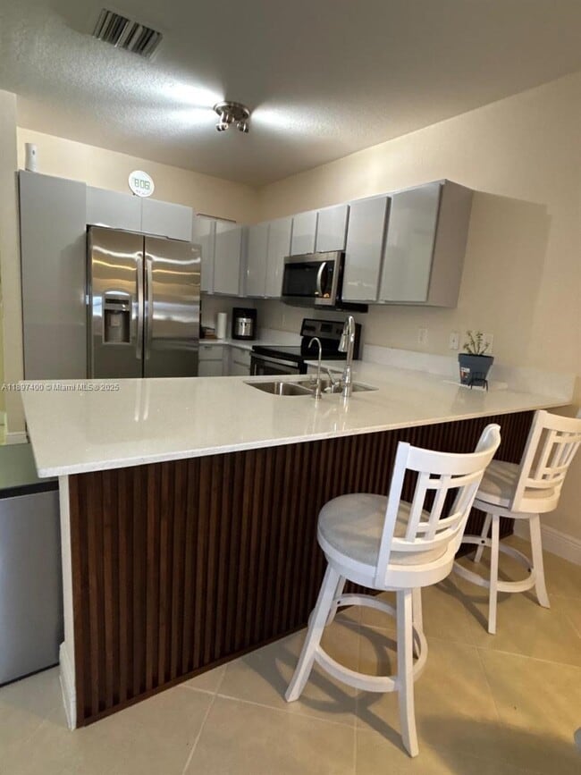 Building Photo - Modern Spacious 3-Bedroom 2-Story Condo in...