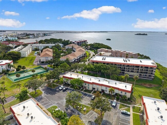 Building Photo - 2700 Bayshore Blvd