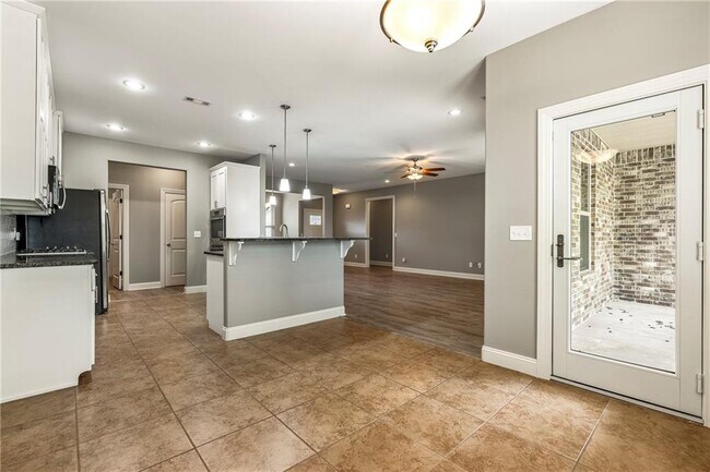 Building Photo - 4403 W Meadow Oaks Dr