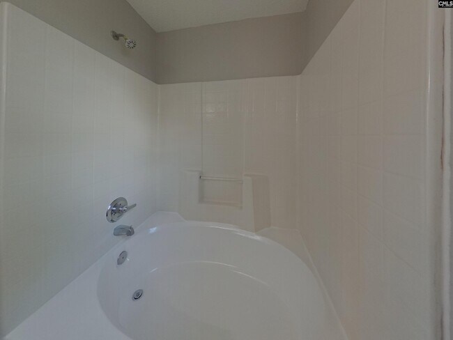 Building Photo - 255 Legend Oaks Dr