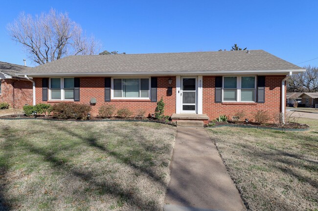 Building Photo - Updated 3 Bed / 1.5 Bath in Tulsa!