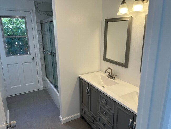 Building Photo - 4BD/$5650 MO/ 1 STORY HOME/WESTLAKE VILLAGE