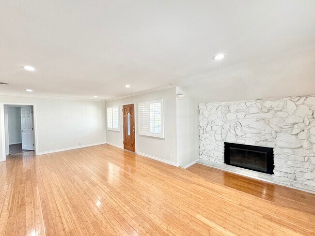 Building Photo - 5138 W 141st St