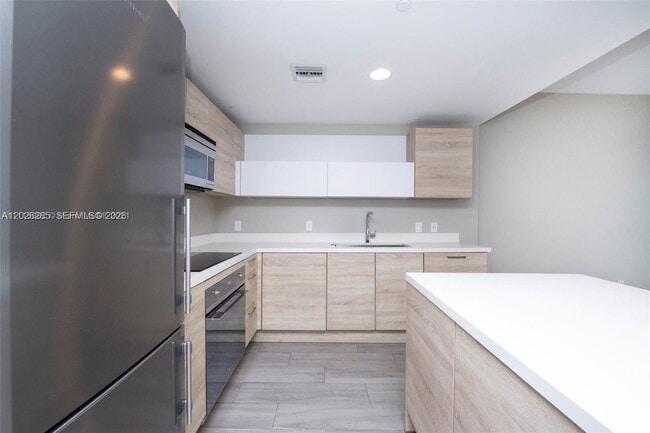 Building Photo - 16385 Biscayne Blvd