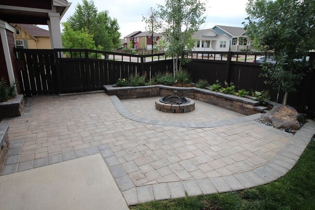 Building Photo - Beautiful 3bdrm 3bath home in Gold Hill Mesa