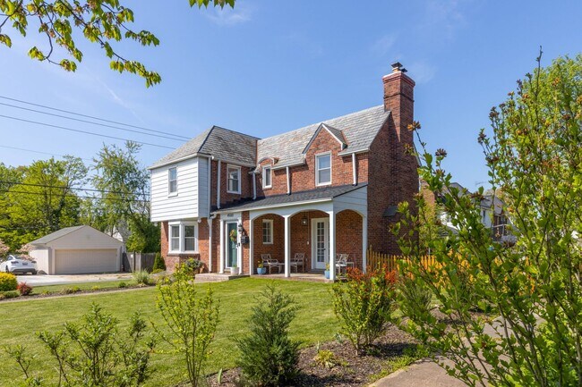 Building Photo - Luxurious Brick Colonial in Prestigious Gu...