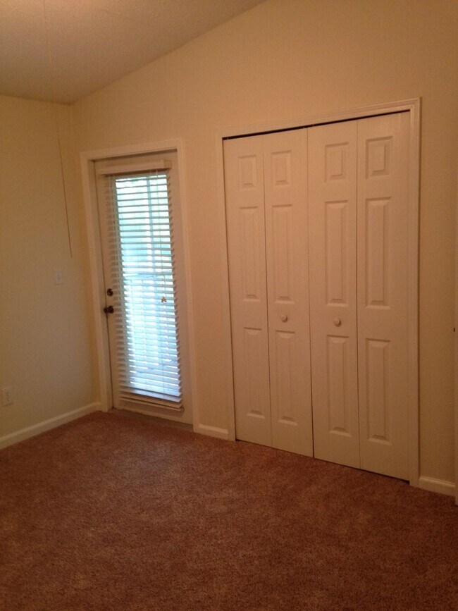 Building Photo - 800 Ironwood Dr