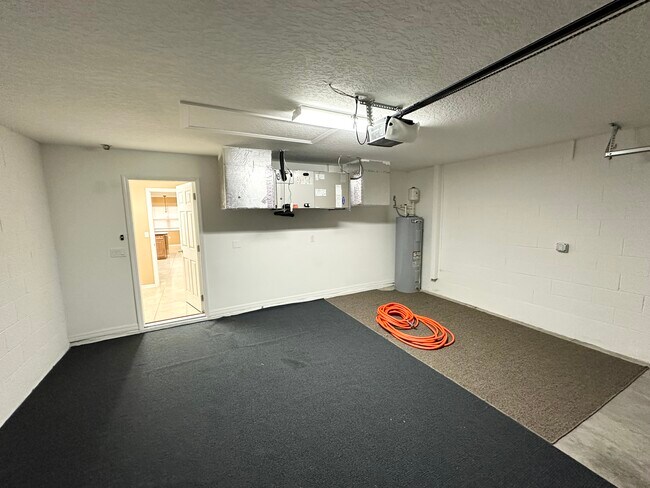 Building Photo - 12 Robin Pl