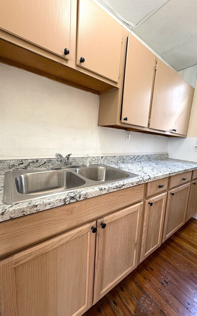 Building Photo - 21-27 Clare St, Lowell