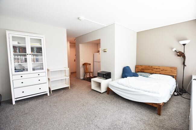 Building Photo - 555 E William St