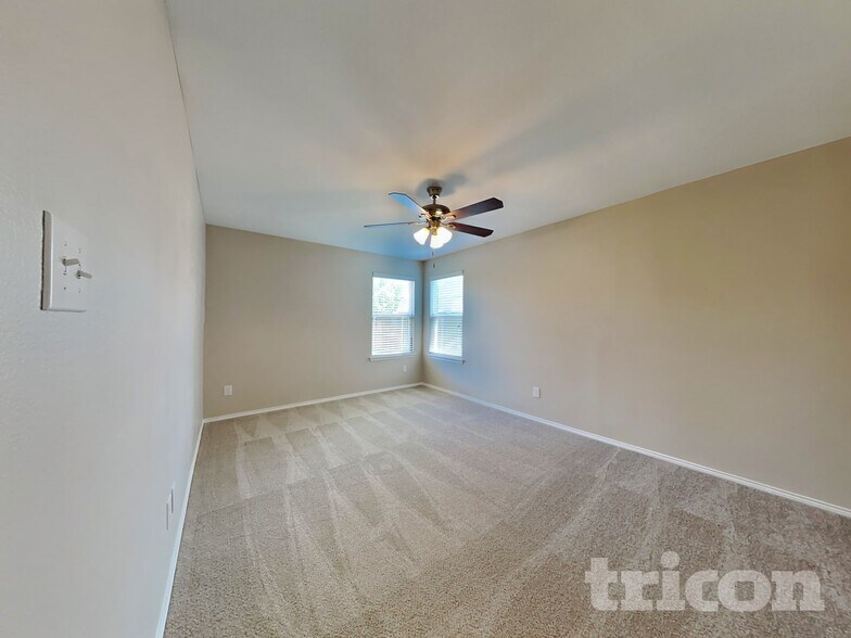 Building Photo - 6032 Fantail Dr