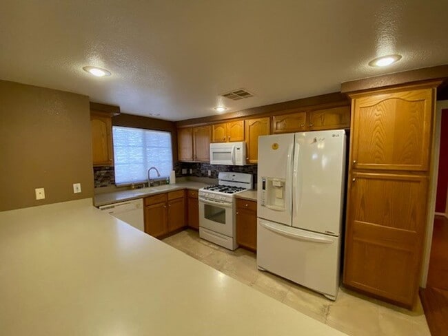 Building Photo - 3327 Erva St