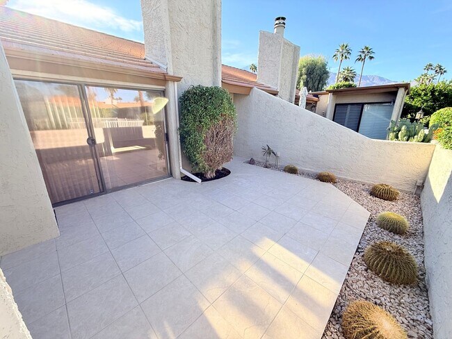 Building Photo - Beautifully Remodeled Condo in Saddlerock Estates