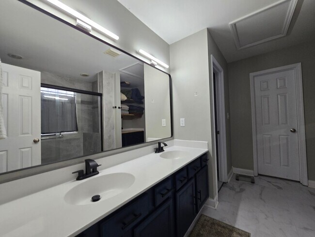 Building Photo - 135 Leggett Dr