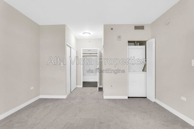Building Photo - 425 W Beech St