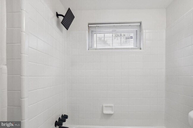 Building Photo - 1720 16th St SE