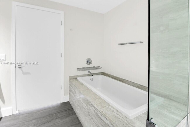 Building Photo - 2900 NE 7th Ave