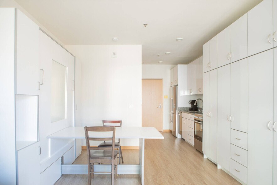 Building Photo - 1640 N Water St