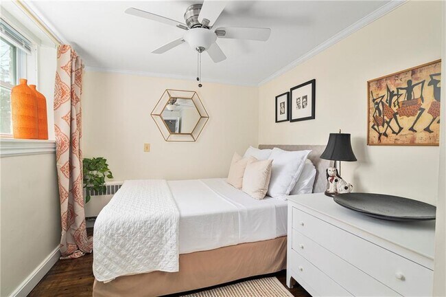 Building Photo - 9 Red Cross Ter