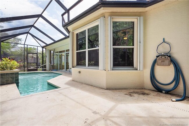 Building Photo - 4633 NW Red Maple Dr