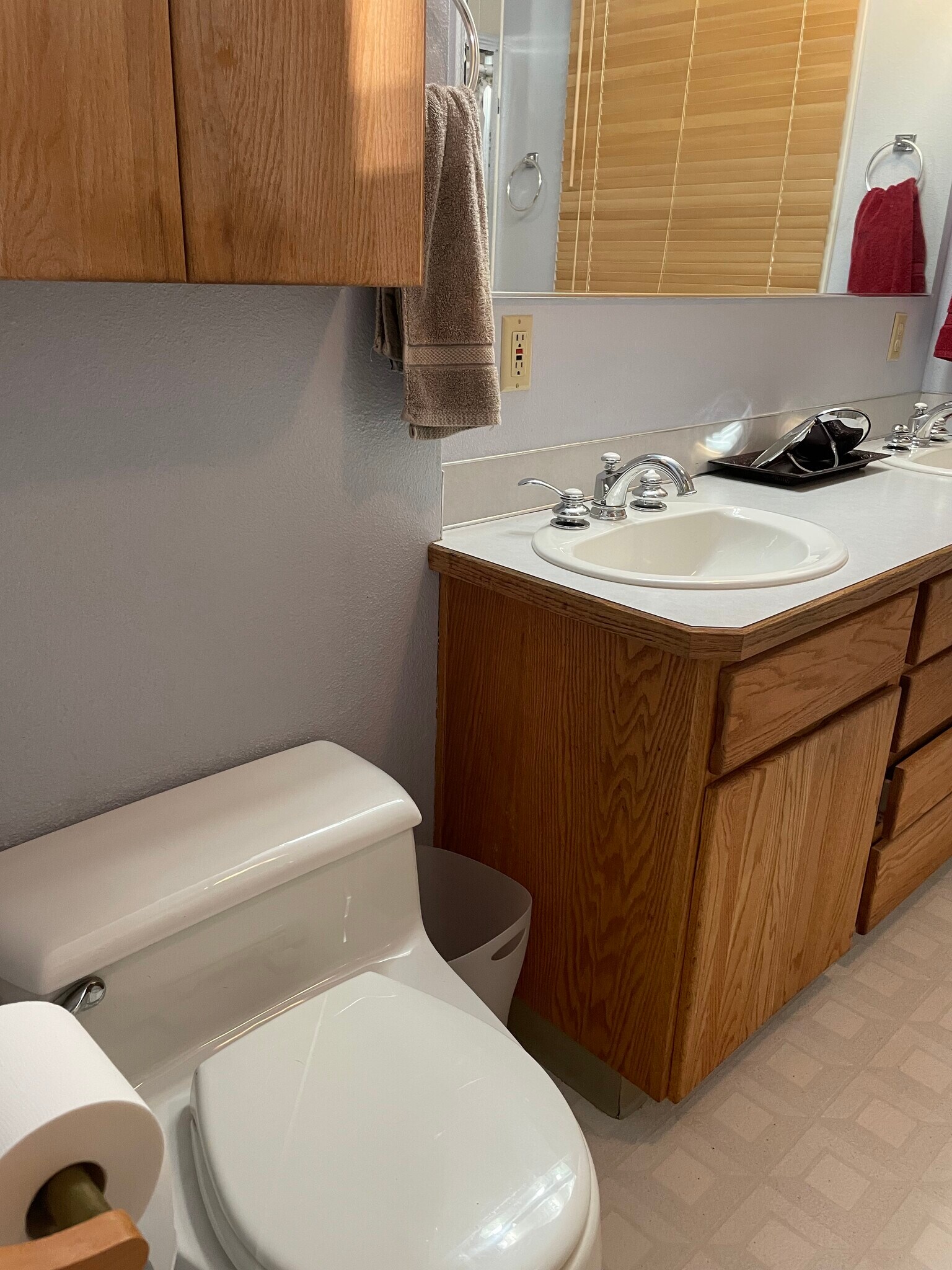 part of bathroom - 3433 NE Cadet Ave