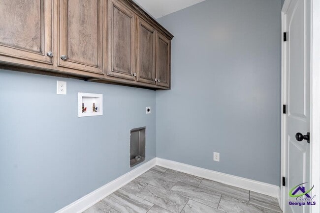 Building Photo - 1052 Chattahoochee Dr.