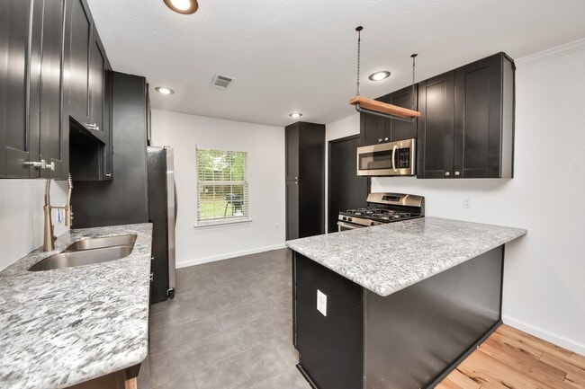 Building Photo - 5118 Ditmas Ln