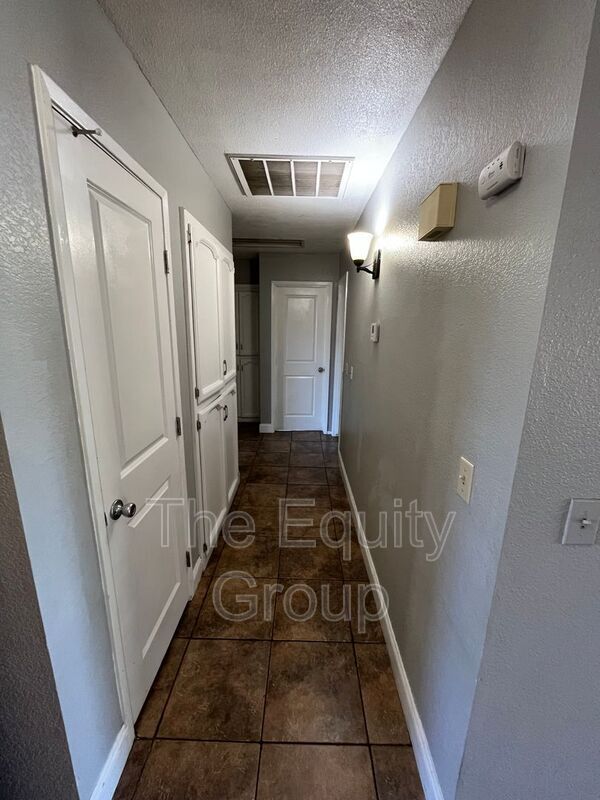 Building Photo - 4907 W Howard Ave