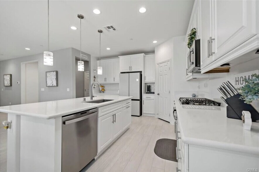 Building Photo - 29134 Evans Way