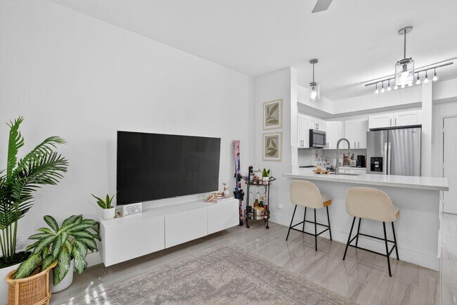 Building Photo - 533 NE 3rd Ave