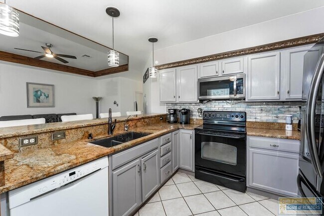 Building Photo - 1 Torrey Pines Dr