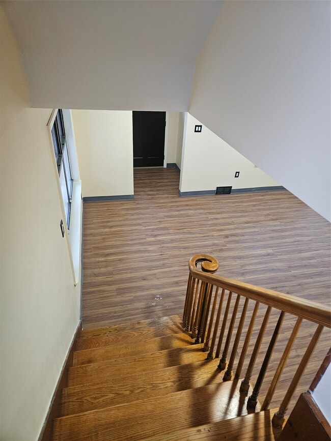 Building Photo - 106 Hayes Ave