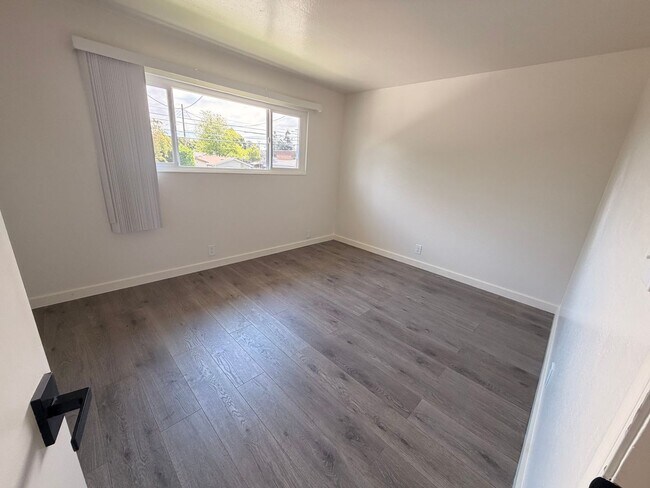 Building Photo - South Garden Apartments