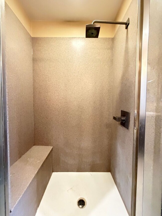 Building Photo - Unbeatable Downtown Escondido Townhome