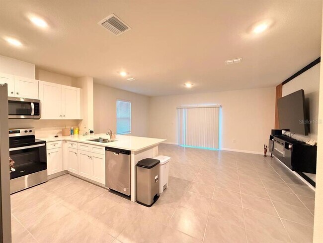 Building Photo - 2333 Penguin Blvd