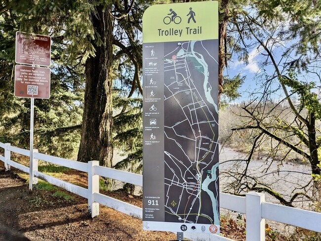 Building Photo - Modern Luxury Meets Small Town Charm in Your New Gladstone Home! Water,Sewer, PGE & NW Natural in...