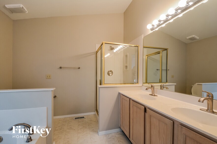 Building Photo - 16706 Babler View Dr