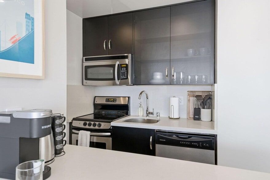 Building Photo - 899 Pine St