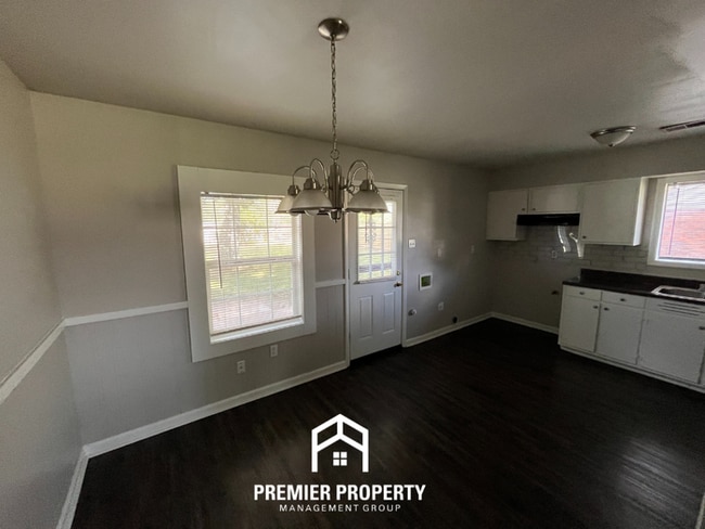 Building Photo - 4637 Newton Dr