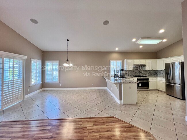 Building Photo - 5705 E Erin Ave