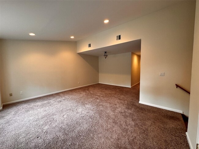 Building Photo - 854 Verona Dr
