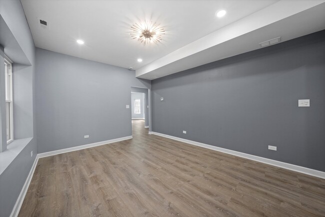 Building Photo - 7716 S Kingston Ave