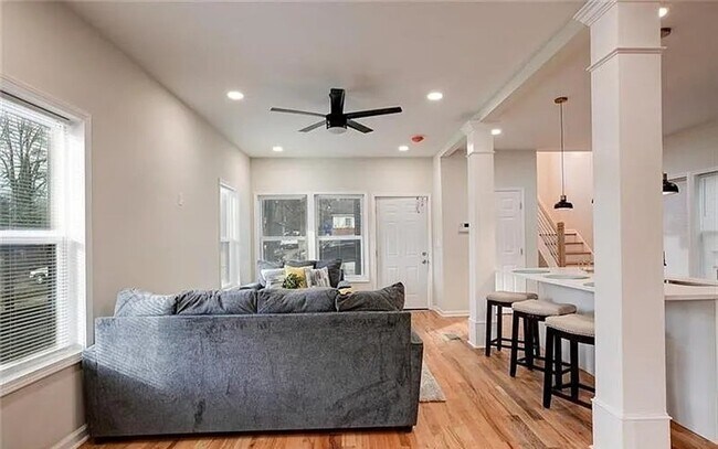 Building Photo - Elegant 3 BD 2.5 BA Home Offering Luxury Living in the Heart of Atlanta