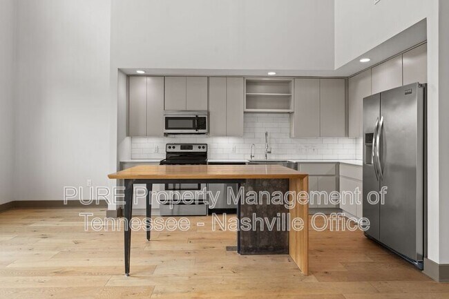 Building Photo - 1260 Martin St