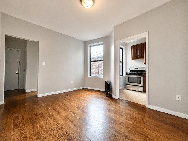 Building Photo - 571 W 159th St