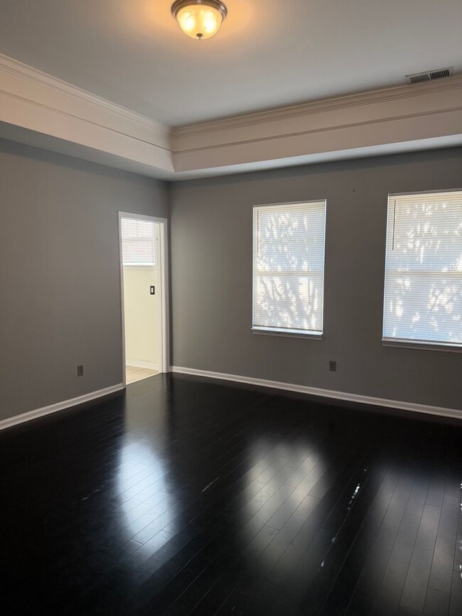 Building Photo - Close to Percy Priest Lake